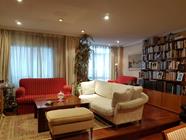 Piso   de 3 dormitorios,1 baño, salón totalmente amoblada, cocina, amplia terraza desde el salón hasta dos dormitorios, cuartos exteriores, calefacción gas ciudad, puertas nuevas, aire acondicionado, suelo tarima.  Precio:110.000€
